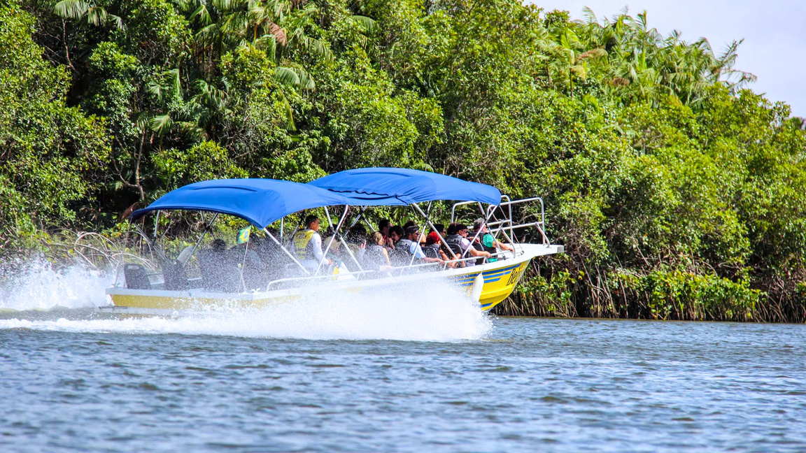 Lancha pelo Rio Preguiças — Caburé e Atins